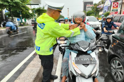 Operasi Keamanan Progo, Polda DIY Gelar Sosialisasi Di Simpang Empat Tugu Jogja