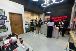 Persis Solo Store Dibobol, Pelaku Terekam CCTV Gunakan Jaket Hitam dan Celana Pendek
