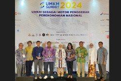 JNE Raih Penghargaan Mitra UMKM pada UMKM Summit Awards 2024
