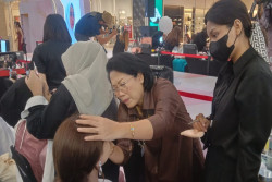 Tren Ibu Muda Belajar Jadi MUA, Perias Kondang Asal Jogja Ingatkan Etika dalam Merias