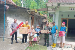 8 Korban Bencana Angin Puting Beliung Kulonprogo Terima Bantuan