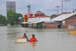 Tanggul Sungai Wulan Jebol, Jalur Pantura Demak-Kudus Masih Terputus