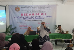 BEDAH BUKU: Mendorong Peran Masyarakat Dalam Pengelolaan Sampah Mandiri
