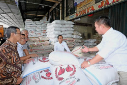 Harga Beras Bakal Turun Bulan Depan, Jokowi Ingin Petani dan Konsumen Sama-sama Untung