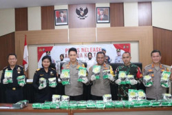 Berkat Laporan Masyarakat, Polisi Gagalkan Penyelundupan 50 kg Sabu Asal Malaysia