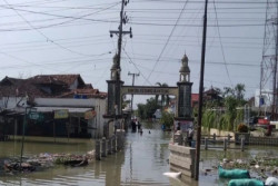 Warga Demak Mulai Kembali ke Rumah Usai Banjir Surut