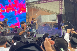 Band GIGI Pukau Ribuan Santri dalam Acara PeaceSantren di PP Sunan Pandanaran