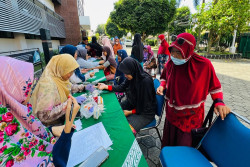 Farmasi UAD Kembali Giatkan Sekolah Lansia Segar Guna Tingkatkan Kesehatan Lansia di Wirobrajan