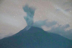 Gunung Lewotobi Laki-Laki Erupsi, Ketinggian Kolom Capai 500 Meter