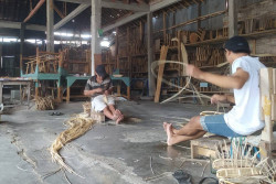 Menilik Surga Tas Rotan di Bantul, Hasil dari Anyaman Konsistensi dan Pengalaman