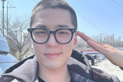 Resmi Wajib Militer Kim Min-kyu Kini Berkepala Plontos