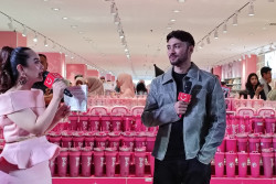 Ternyata Kipas Angin Portable Jadi Barang Wajib Dibawa Artis Refal Hady saat Syuting