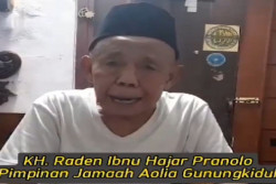 Viral Pernyataan Imam Masjid Jemaah Aolia Salat Idulfitri Setelah Telepon Allah, Begini Klarifikasi Mbah Benu