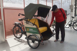 Uji Coba Becak Listrik, Kurang Nyaman di Jalan yang Tak Rata
