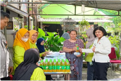 Keren, Warga di Kelurahan Ini Dapat THR Gara-Gara Sampah