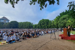 Salat Idulfitri di UGM, Mahfud MD : Ilmu Pengetahuan Tak Boleh Pisah Dari Iman