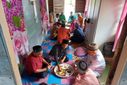 Warga Kabupaten Karimun Masih Lestarikan Tradisi Kenduri Idulfitri
