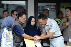Jasa Raharja Serahkan Santunan kepada Satu Ahli Waris Korban Laka Km 58