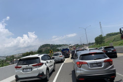 Perhatian! Mulai Hari Ini Sistem Satu arah Tol Kalikangkung-Cipali Diberlakukan
