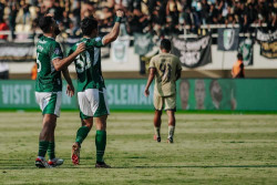 Bantai Arema dengan Skor 4-1, PSS Jauhi Zona Degradasi