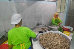 Keripik Belut Jadi Favorit Saat Lebaran, Produsen di Sleman Jual hingga 7 Kuintal
