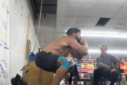 Pria Amerika Pecahkan Rekor Setelah Lakukan 26 Ribu Squat Selama 24 Jam