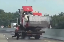 Video Viral Kejadian Unik, Truk Melaju Tanpa Sopir di Tol Kalikangkung Semarang