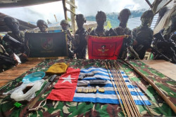 TNI Tembak 2 Anggota OPM di Nduga, Sita Pistol hingga Anak Panah di Tempat Persembunyian