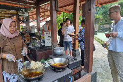 Delegasi JCI dari Asia Pasifik Terkesan dengan Wedang Secang di Borobudur