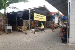 Tempati Selter Sementara, Pedagang Pasar Terban Keluhkan Jumlah Pembeli Menurun