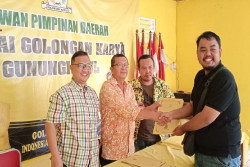 Bupati dan Wakil Bupati Gunungkidul Kompak Ambil Formulir Pendaftaran di Partai Golkar