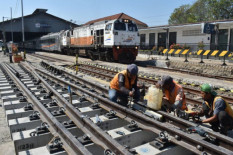 Duh, Dua Remaja Nekat Mencuri Baut Rel Kereta Api di Jebres Solo