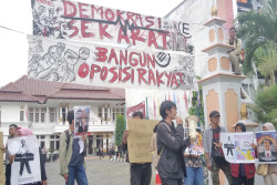 Putusan MK Soal Sengketa Pilpres, Muncul Aksi Unjuk Rasa di Kantor KPU DIY