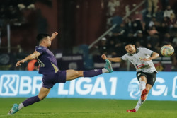 Diwarnai Tiga Gol Penalti Flavio Silva dan Kartu Merah Bagi Bustos, 10 Pemain PSS Tahan Imbang Persik Kediri