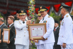 Dipimpin Nana Sudjana, Ini Sederet Penghargaan Yang Diterima Pemprov Jateng