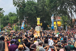 Selebritas hingga Warga Asing Ikut Menyaksikan Grebeg Gethuk Kota Magelang