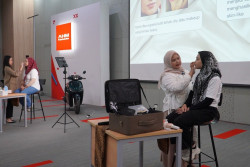 Intip Cara Kartini Zaman Now Belajar Naik Motor yang Aman dan Stylish