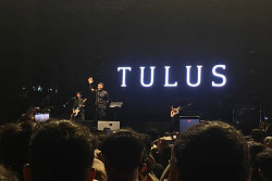 Hari Kedua Konser Bersua di Jogja, Tulus Hipnotis Penonton