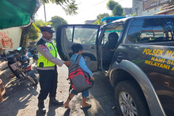 Polsek Muntilan Pertemukan Kembali Anak yang Terlantar dengan Orang Tuanya