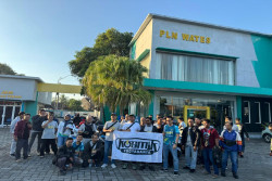 Start dari PLN Wates, Kosmik Jogja Touring Motor Listrik Ke Pangandaran