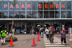 Ada Pemasangan Eskalator, Per 6 Mei 2024 Perjalanan Kereta Tujuan Pasar Senen Berhenti di Jatinegara
