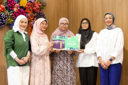 Ibu Rumah Tangga Asal Jogja Berangkat Umrah Gratis Berkat Menang Giveaway dari Aplikasi Ini