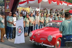 185 Mobil Mengikuti Reli Mobil Kuno HUT Kota Magelang