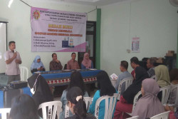 Melalui Bedah buku, Warga Tukangan Diajak Mengelola Sampah