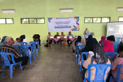 PEMBERDAYAAN MASYARAKAT Warga Diajari Berbisnis dari Rumah