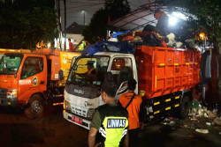Fiuh! Setelah Menumpuk Berhari-Hari, Tumpukan 500 Ton Sampah di Depo Jogja Dikeruk
