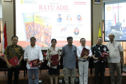 Prodi Sejarah USD Mengangkat 'Wong Cilik' sebagai Subjek Sejarah melalui Bedah Buku 'Ratu Adil' Karya G.P. Sindhunata SJ