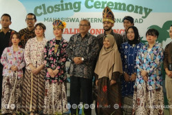 Mahasiswa Asing Tampilkan Pentas Seni Budaya Indonesia