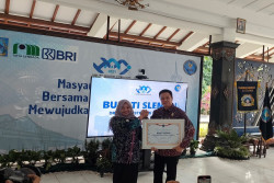 Bupati Sleman Raih Penghargaan Tokoh Publik Pegiat Anti Narkoba