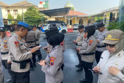 Cegah Judi Online, Propam Polresta Solo Periksa Mendadak Ratusan Ponsel Peronel